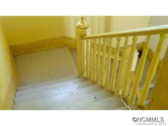 69 Academy - Photo 10