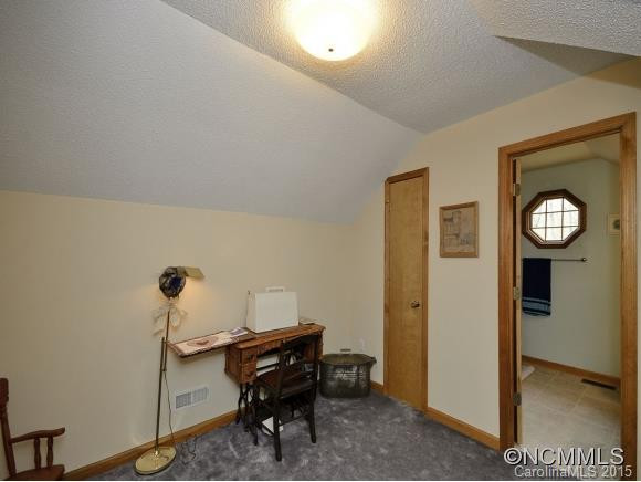 18 SQUIRREL HILL DRIVE - Photo 14