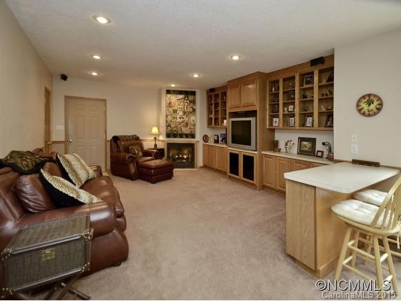 18 SQUIRREL HILL DRIVE - Photo 16