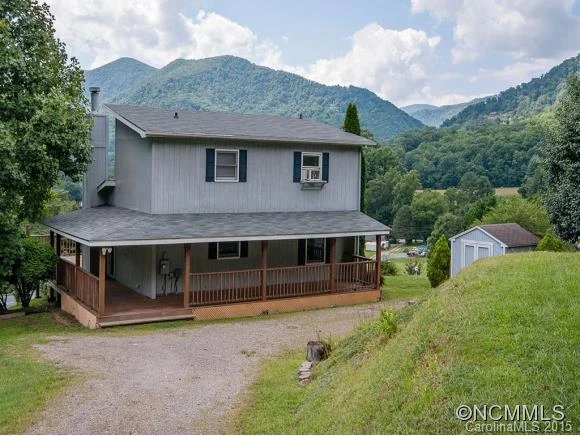 77 CRESTWOOD DRIVE