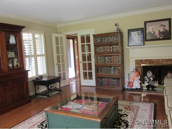231 Camelot Drive - Photo 3