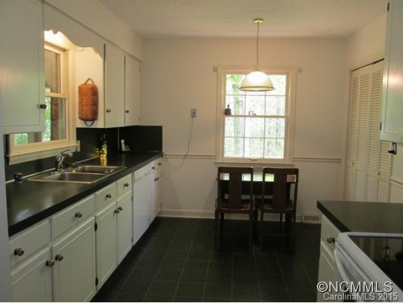 231 Camelot Drive - Photo 5