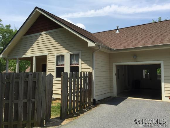 422 Village Greenway - Photo 3