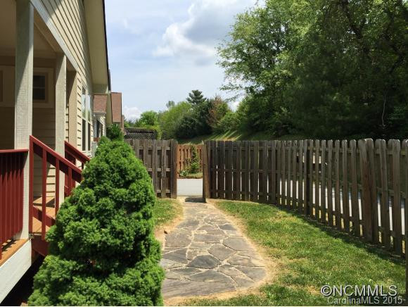 422 Village Greenway - Photo 7