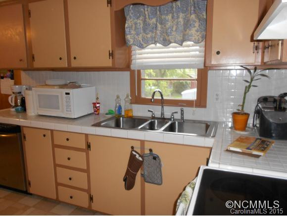 409 Hall St. - Photo 9