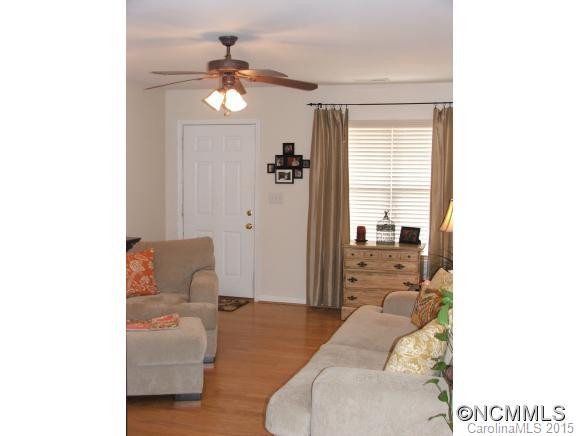15 Singleton Lane - Photo 4