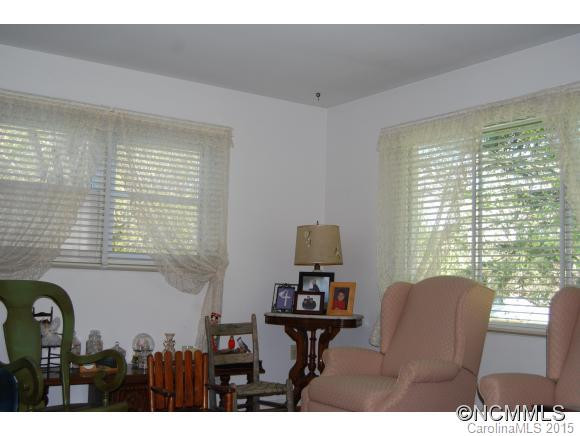 300 Wilson Avenue - Photo 4