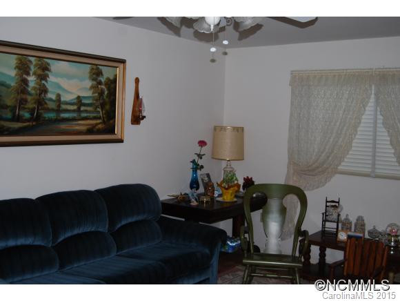 300 Wilson Avenue - Photo 5