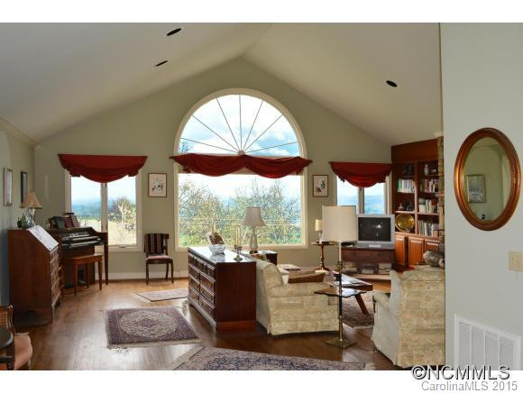 295 Roberts Drive - Photo 4