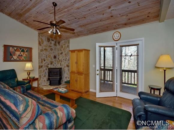 83 HONEYSUCKLE LN. - Photo 3