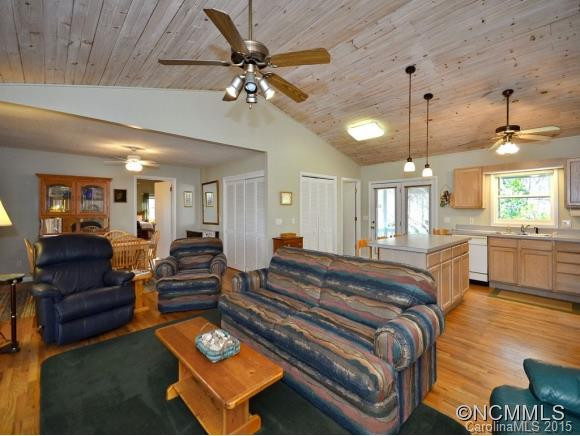 83 HONEYSUCKLE LN. - Photo 6