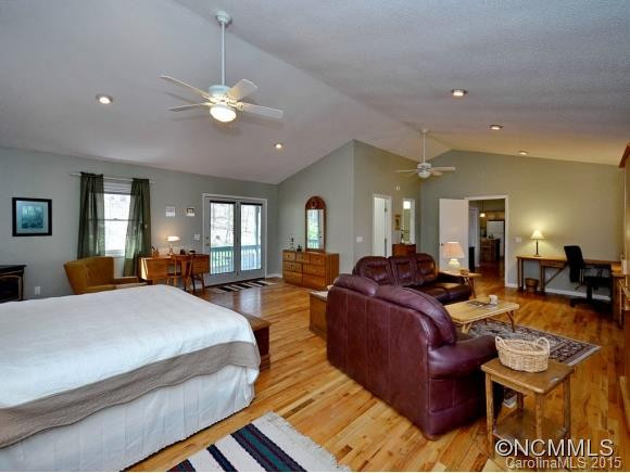 83 HONEYSUCKLE LN. - Photo 9