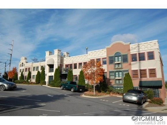 37 Hiawassee St - W102