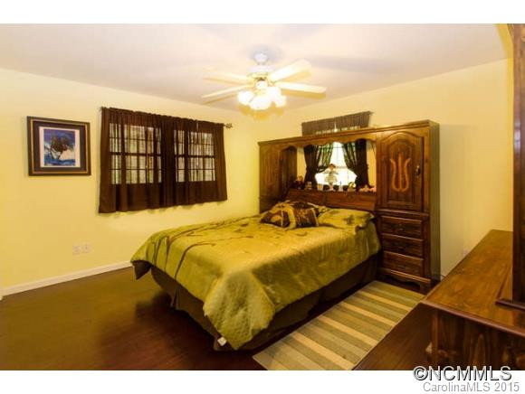 7 Robin Lane - Photo 17