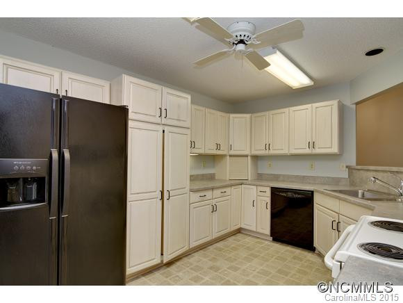 852 Deerlake Rd - Photo 5