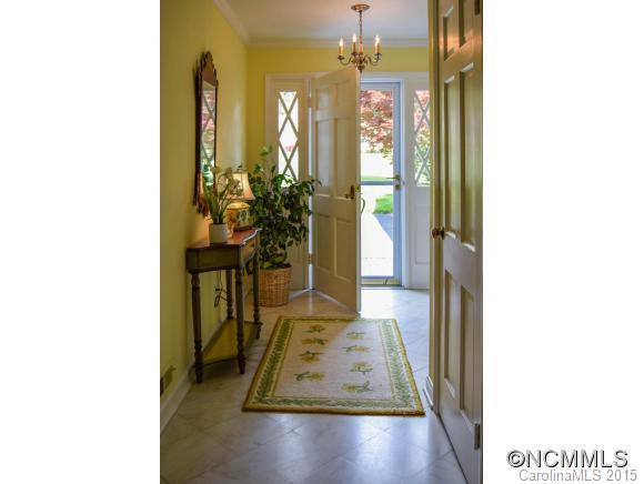 115 Hawthorn Drive - Photo 2