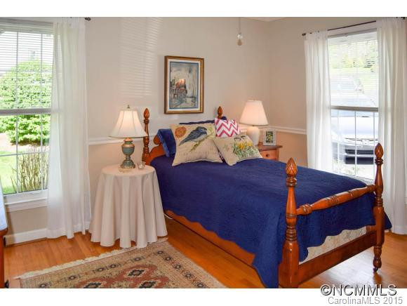 115 Hawthorn Drive - Photo 15
