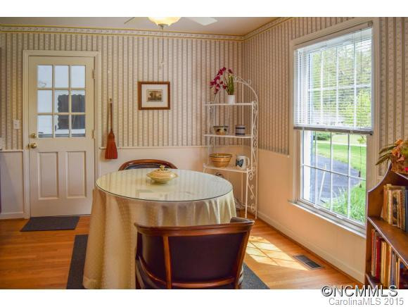115 Hawthorn Drive - Photo 8