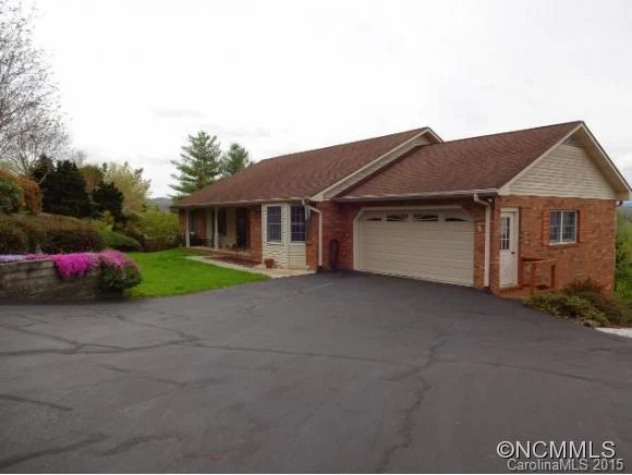 196 MOUNTAIN VALLEY DRIVE