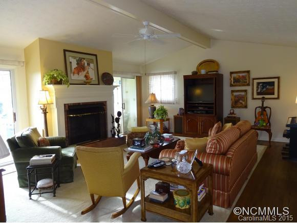 196 MOUNTAIN VALLEY DRIVE - Photo 2