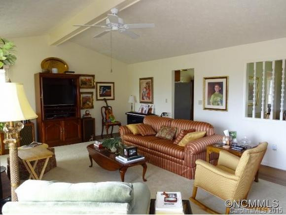 196 MOUNTAIN VALLEY DRIVE - Photo 3