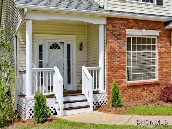 22 WESTMONT DRIVE - Photo 2
