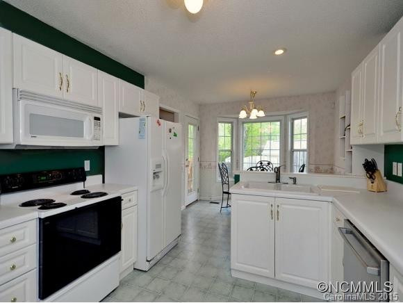 22 WESTMONT DRIVE - Photo 7