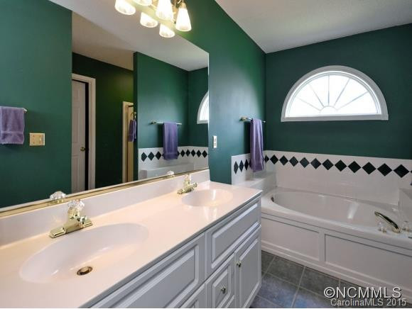 22 WESTMONT DRIVE - Photo 10
