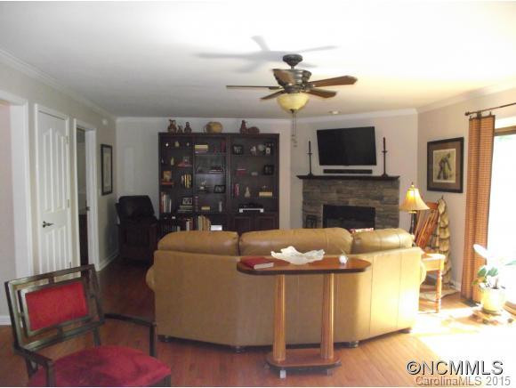 2085 Deep Woods Drive - Photo 3
