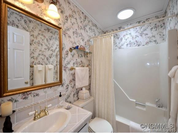 201 PARK LANE - Photo 9