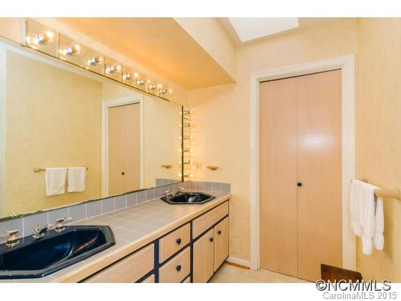 2 Rivoli Blvd. - Photo 14