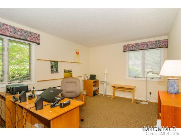 2 Rivoli Blvd. - Photo 15