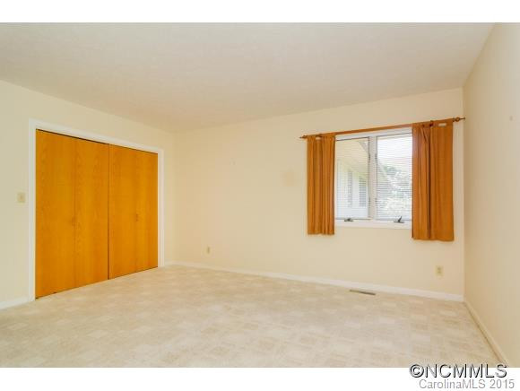 2 Rivoli Blvd. - Photo 16