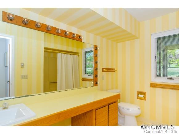 2 Rivoli Blvd. - Photo 17
