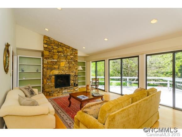 2 Rivoli Blvd. - Photo 4
