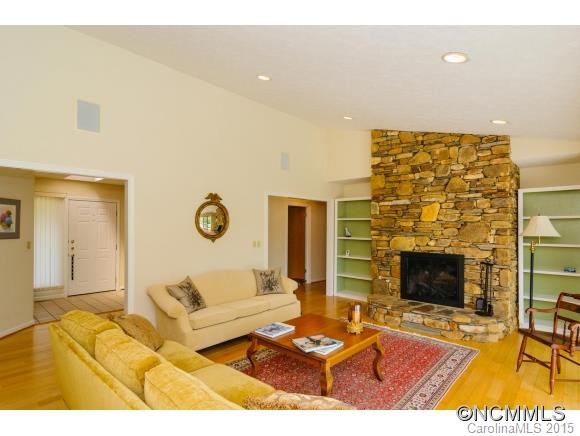 2 Rivoli Blvd. - Photo 5