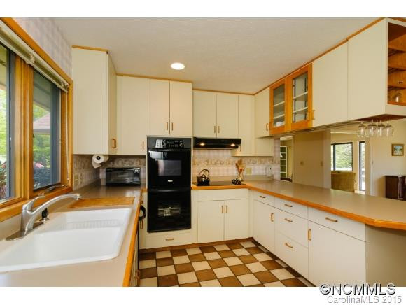 2 Rivoli Blvd. - Photo 8