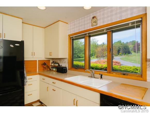 2 Rivoli Blvd. - Photo 9