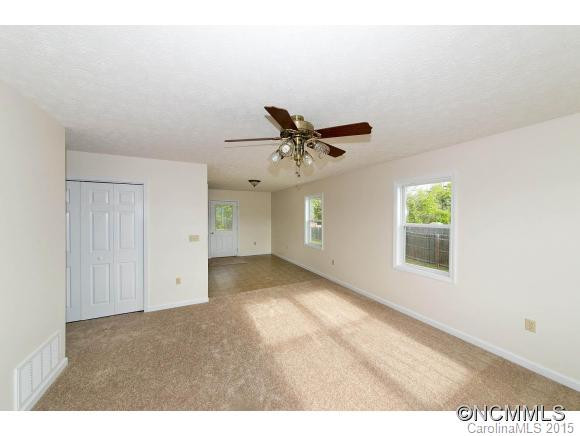 302 Ida Rogers Dr - Photo 2