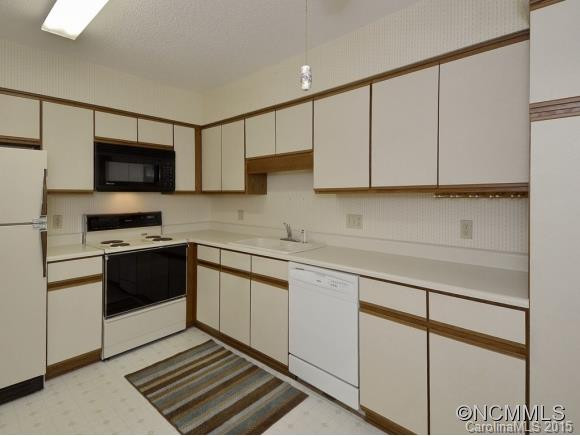 4402 ANGELUS CIRCLE - Photo 2