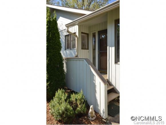 116 DEERLAKE DRIVE - Photo 2