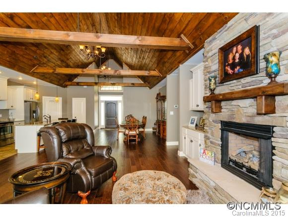 402 Holmstead Dr - Photo 3