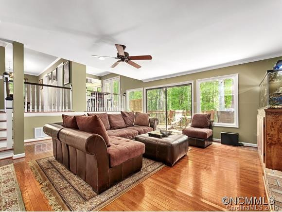 44 TREETOP DRIVE - Photo 8