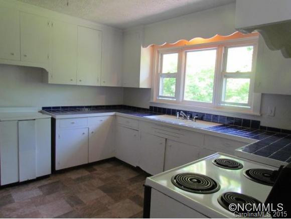 2035 Hwy. 176 - Photo 7