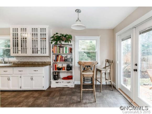 668 Lakeshore Drive - Photo 11