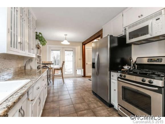 668 Lakeshore Drive - Photo 9