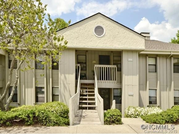1704 ABBEY CIRCLE