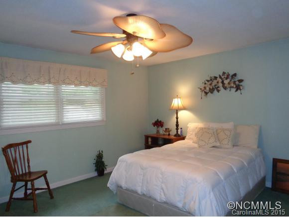 111 Chestnut Place - Photo 13
