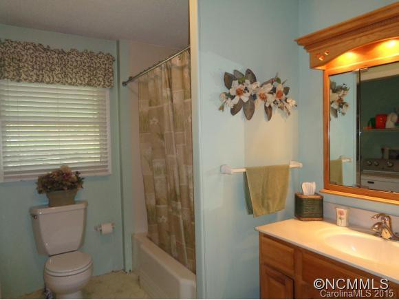111 Chestnut Place - Photo 16