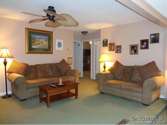 111 Chestnut Place - Photo 3